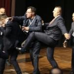 Genel kurulda arbede! Yumruklar havada u&ccedil;uştu