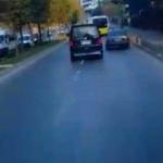 Minibüsle kaçırılan genç kızın peşine halk otobüsüyle düştüler!