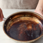 Yanmış metal mutfak eşyaları nasıl temizlenir?