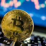 Bitcoin bir ay sonra ilk kez 7,600 doların üzerini gördü