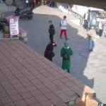 Başörtülülere saldıran kadının yeni görüntüleri! 