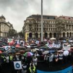 Macaristan'da öğretmenlerden protesto gösterisi