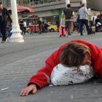 Taksim'de yerde yatan kadın alkollü çıktı!