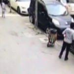 Aracını çekiciden kurtarmak isterken canından oluyordu