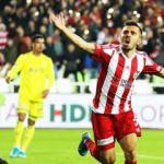 Lider Sivasspor, Fenerbah&ccedil;e'yi devirdi!