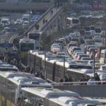Metrobüste uzun kuyruklar oluştu!