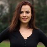 Oyuncu Seda G&uuml;ven farklı tarz pantolonuyla dikkat &ccedil;ekti