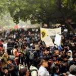 Hindistan'da gösteriler sürüyor! Öğrenciler protesto etti