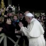 Dünya bu skandalı konuşuyor! Papa, on binlerce kişinin önünde özür diledi