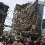 Endonezya'da 4 katlı bina çöktü