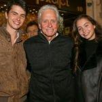 Michael Douglas &ccedil;ocuklarıyla birlikte Efes Antik Kenti'ni gezdi!