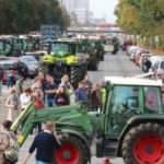 Almanya'da traktörler ile protesto! Yolları kapattılar