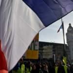 Fransa'da sarı yeleklilerin gösterileri şiddete dönüştü