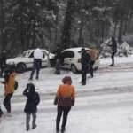 Kar görmeye giden 200 kişi dönüş yolunda mahsur kaldı
