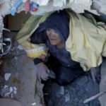 Enkaz altından kurtarılan Hatun Teyze'nin ilk isteği başörtüsü oldu