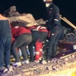 Hamile kadın enkaz altından böyle kurtarıldı