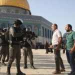 İsrail polisi Mescid-i Aksa'da cemaate saldırdı:'10 yaralı
