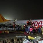 İstanbul Sabiha Gökçen’deki uçak enkazından yaralıları çıkarma anı kameralarda