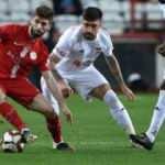Sivasspor 10 kişiyle beraberliğe razı!