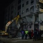 Bahçelievler’de yıkılan binanın çevresi güvenlik çemberine alındı