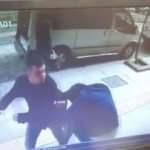 6 yıl sonra karşılaştığı ortaokul arkadaşına yumruk attı