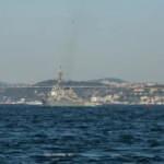 ABD savaş gemisi İstanbul Boğazı'ndan geçti
