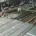 Akılalmaz olay! Hızlı tren yayaya böyle çarptı..