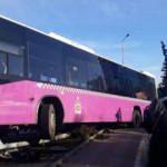 Ataşehir'de halk otobüsü kaza yaptı