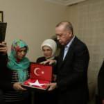 Başkan Erdoğan'dan İdlib şehidinin evine taziye ziyareti