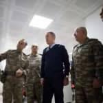 Hava ve karadan rejim güçleri vuruluyor! Bakan Akar ve Komutanlar sıfır noktasında!