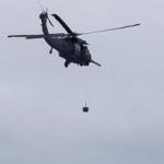 D&uuml;nyayı sarstı! Helikopterden attılar...