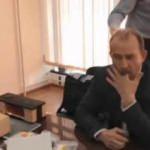 Kanıtları yiyerek rüşvet aldığını gizlemeye çalıştı