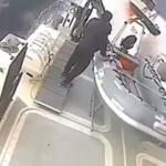 Mülteci botunu batırmaya çalışan Yunan güçlerine Türk ayarı!