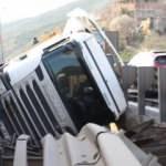 TEM’de 5 aracın karıştığı kazada otomobil viyadükten uçtu: 7 yaralı