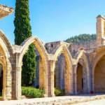Girne'de gotik mimarinin en güzel örneği: Bellapais Manastırı
