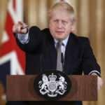 İngiltere'den tartışılan koronavirüs kararı: Hiçbir önlem alınmayacak