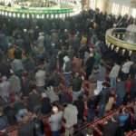 Korona'ya rağmen cuma namazında saflar doldu