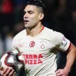 Radamel Falcao kendine geldi!
