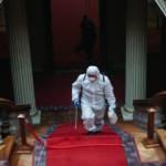 Saraylar koronavirüs tehdidine karşı dezenfekte ediliyor