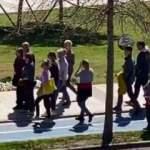 Yasak dinlemediler! Turistler gezmede, yaşlılar pazarda