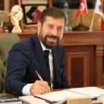 Belediye başkanı maaşını kronavirüsten işsiz kalanlara bağışladı