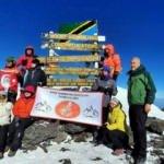Türk dağcı Kilimanjaro'nun zirvesinde Ay Yıldızlı bayrağı dalgalandırdı