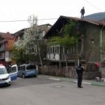 Komşusuna yardım etmek istedi, mahsur kaldı