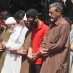 Pakistan camilerde cemaatle kılınan namazları yasakladı