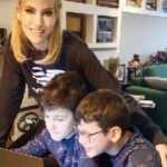 &Uuml;nl&uuml; manken &Ccedil;ağla Şıkel'den eğitim bilişim sistemi 'Eba'ya destek!