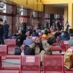 Yasağa takılmadan yolculuk etmek isteyen vatandaşlar otogarda kaldı