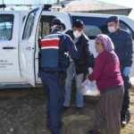 Yaşlıların y&uuml;z&uuml;n&uuml; kaymakam g&uuml;ld&uuml;rd&uuml;