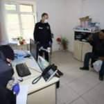 72 yaşındaki evsiz adamı 3,5 saatte ikna ettiler
