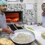 Madeni paraları fırında ısıtıp m&uuml;şterilere veriyor