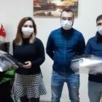 Öğretmenlerden sağlık çalışanlarına maske